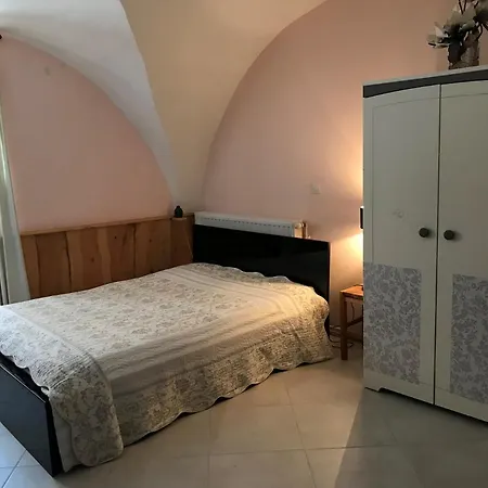 Le Rocher Des Ducs, Vue Sur Montagne, Abris Voitures Et Motos Bed & Breakfast