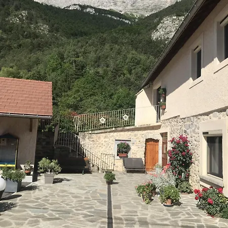 Bed & Breakfast Le Rocher Des Ducs, Vue Sur Montagne, Abris Voitures Et Motos *