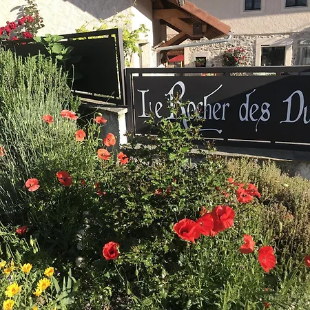 Bed & Breakfast Le Rocher Des Ducs, Vue Sur Montagne, Abris Voitures Et Motos Le Glaizil