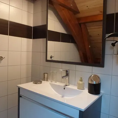 Bed & Breakfast Le Rocher Des Ducs, Vue Sur Montagne, Abris Voitures Et Motos Le Glaizil