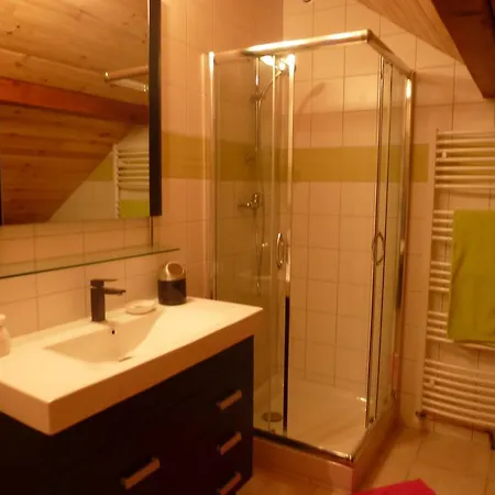 Bed & Breakfast Le Rocher Des Ducs, Vue Sur Montagne, Abris Voitures Et Motos