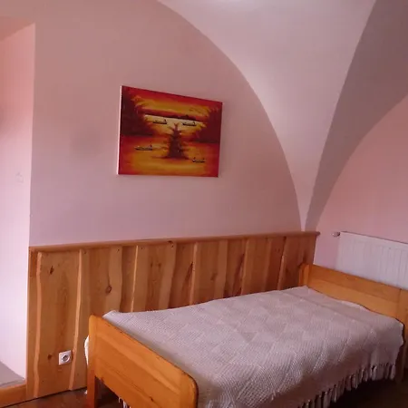 Bed & Breakfast Le Rocher Des Ducs, Vue Sur Montagne, Abris Voitures Et Motos